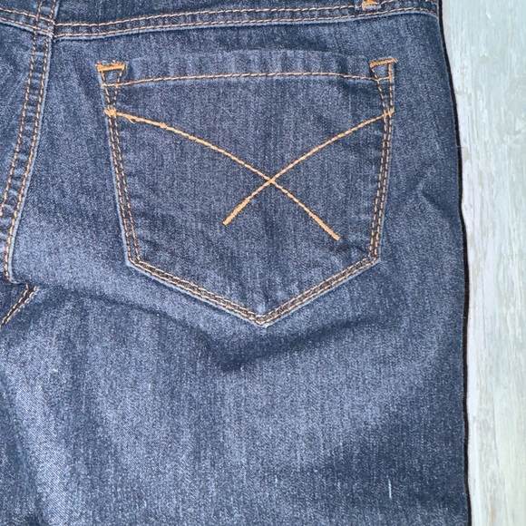 Women's Cropped Jeans in Dark Blue - Picture 6 of 7